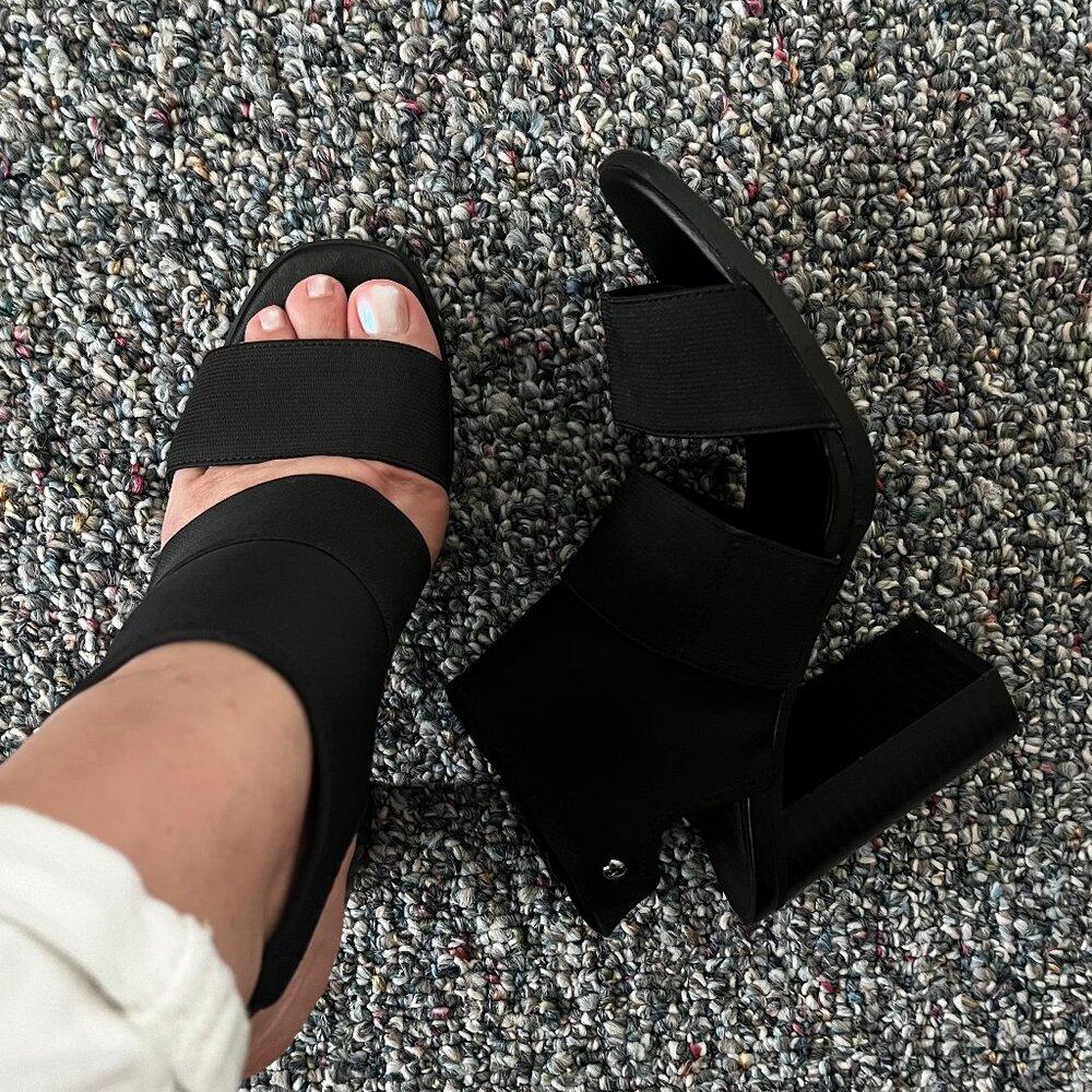 Black Simply Vera Wang Stretch Block Heels